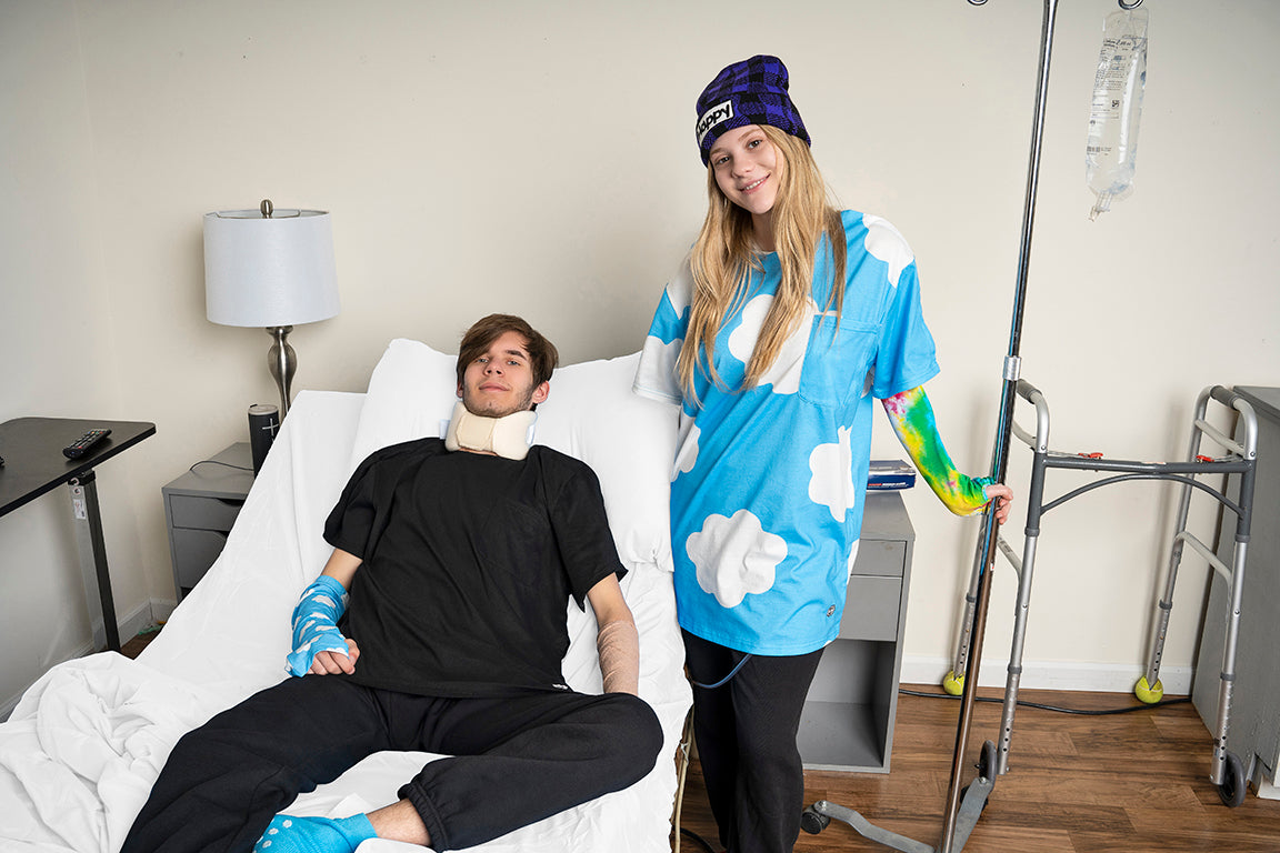 Black Adaptive T-Shirt – Easy Dressing for Chemo, Surgery & Recovery